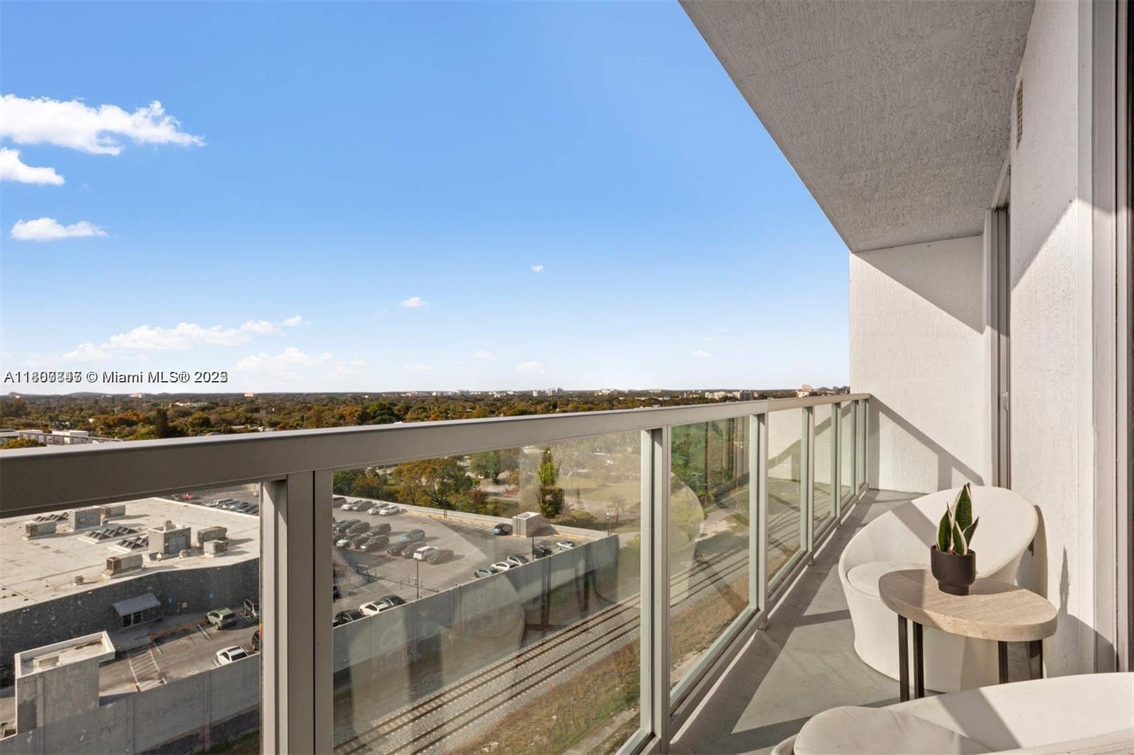 QUADRO CONDO - Residential