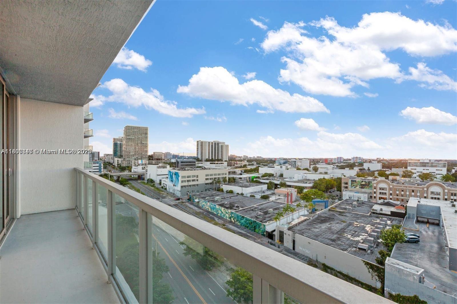 QUADRO CONDO - Residential