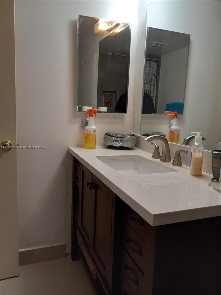 LAS VISTAS B IN INVERRARY - Residential