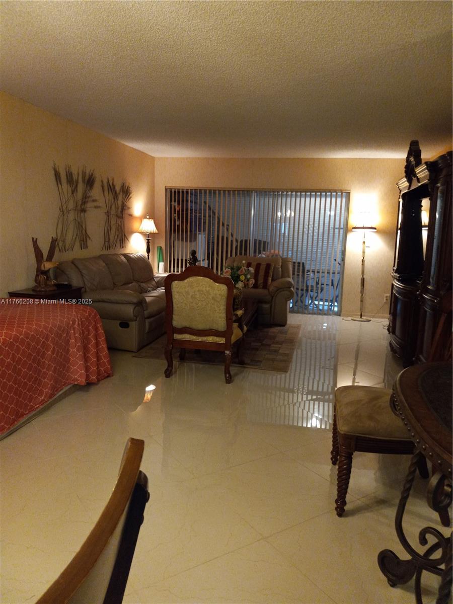 LAS VISTAS B IN INVERRARY - Residential