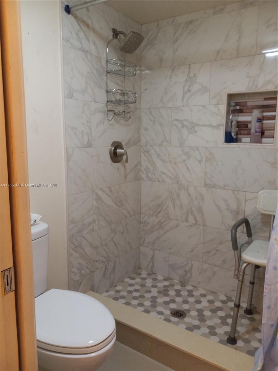 LAS VISTAS B IN INVERRARY - Residential