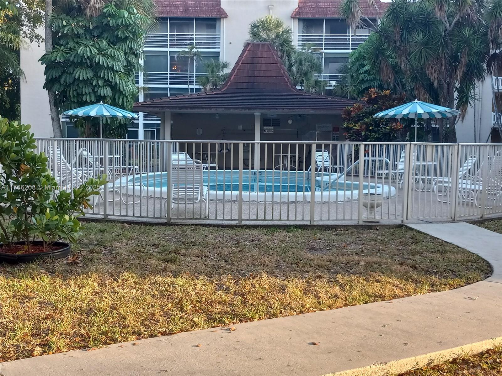 LAS VISTAS B IN INVERRARY - Residential