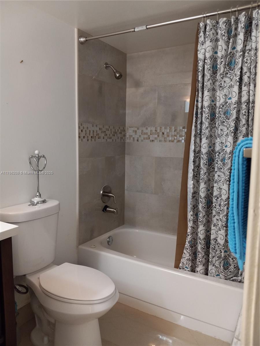 LAS VISTAS B IN INVERRARY - Residential