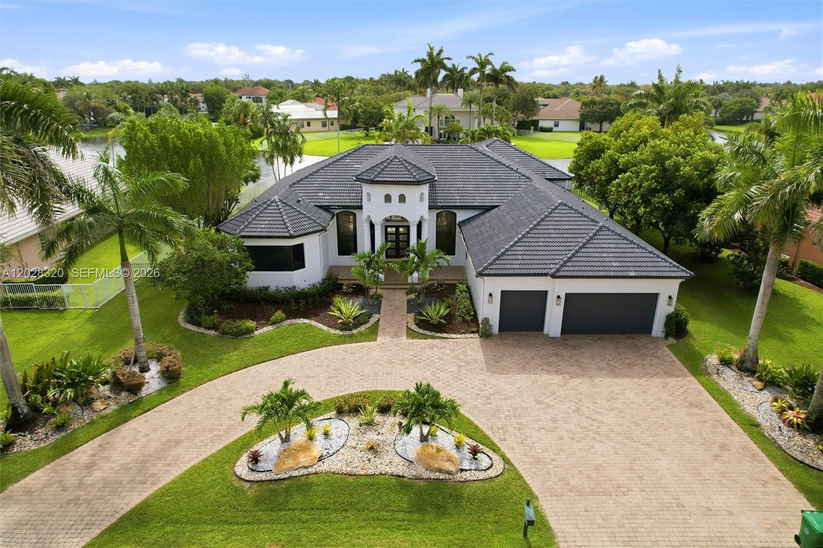 Photo 1 of 103 — 3250 W Stonebrook Cir, Davie, FL 33330