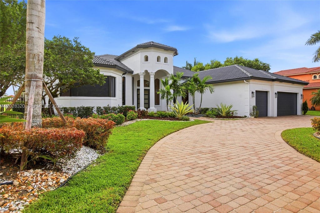 Photo of 3250 W Stonebrook Cir, Davie, FL 33330 (MLS # A12028320)