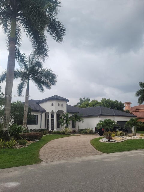 Photo of 3250 W Stonebrook Cir, Davie, FL 33330 (MLS # A12028320)