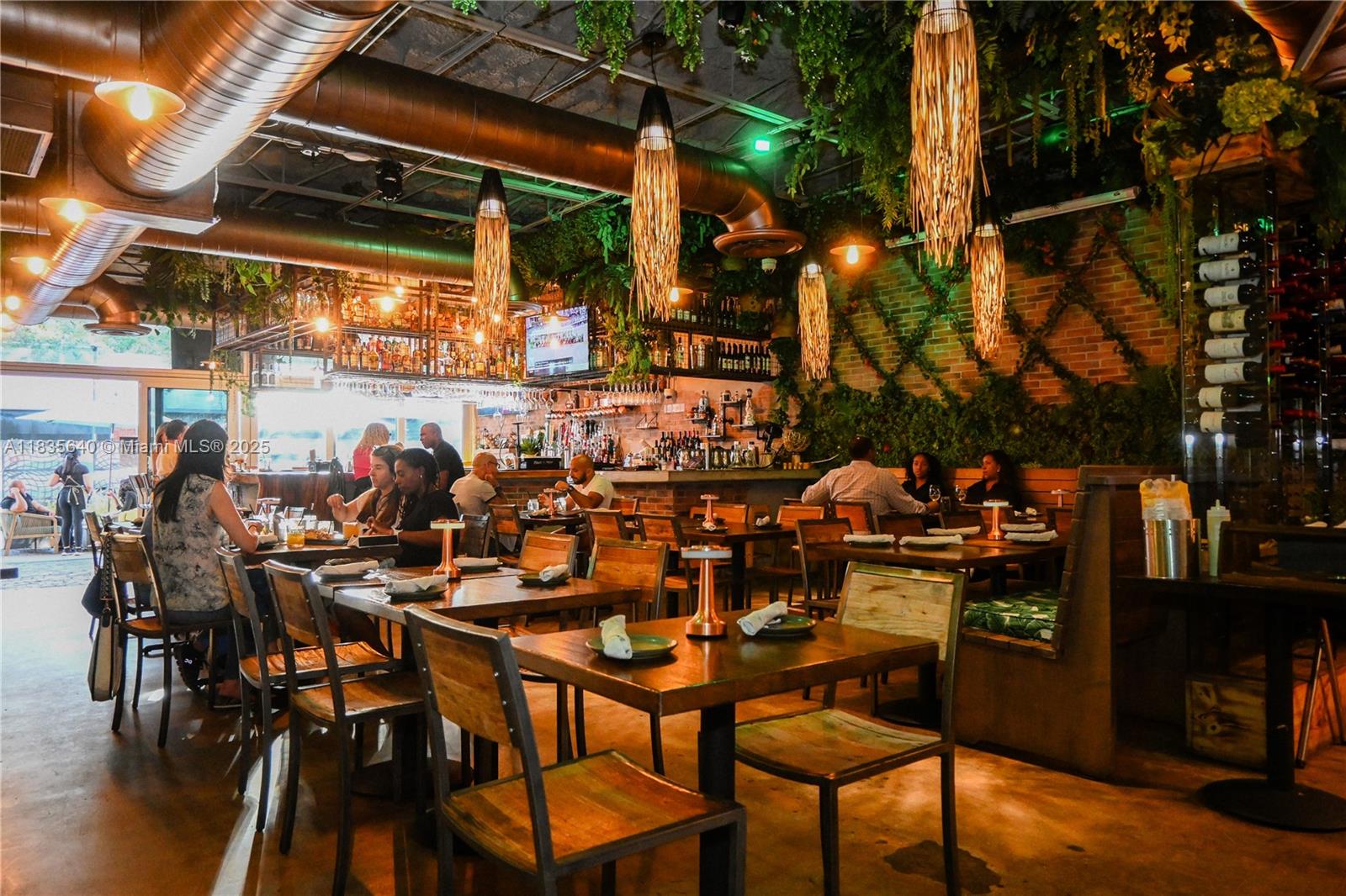 Sins Gastrobar is a global fusion restaurant with a wood-fired grill concept, located in the heart of Miami Shores. It features indoor and outdoor seating, modern décor, a wraparound bar, and space for private events.
The business offers high visibility, a loyal customer base, weekly themed events (brunch, live music, special shows), and an excellent online reputation. It holds a full liquor license, tobacco license, and other valuable permits that add to its unique market value.