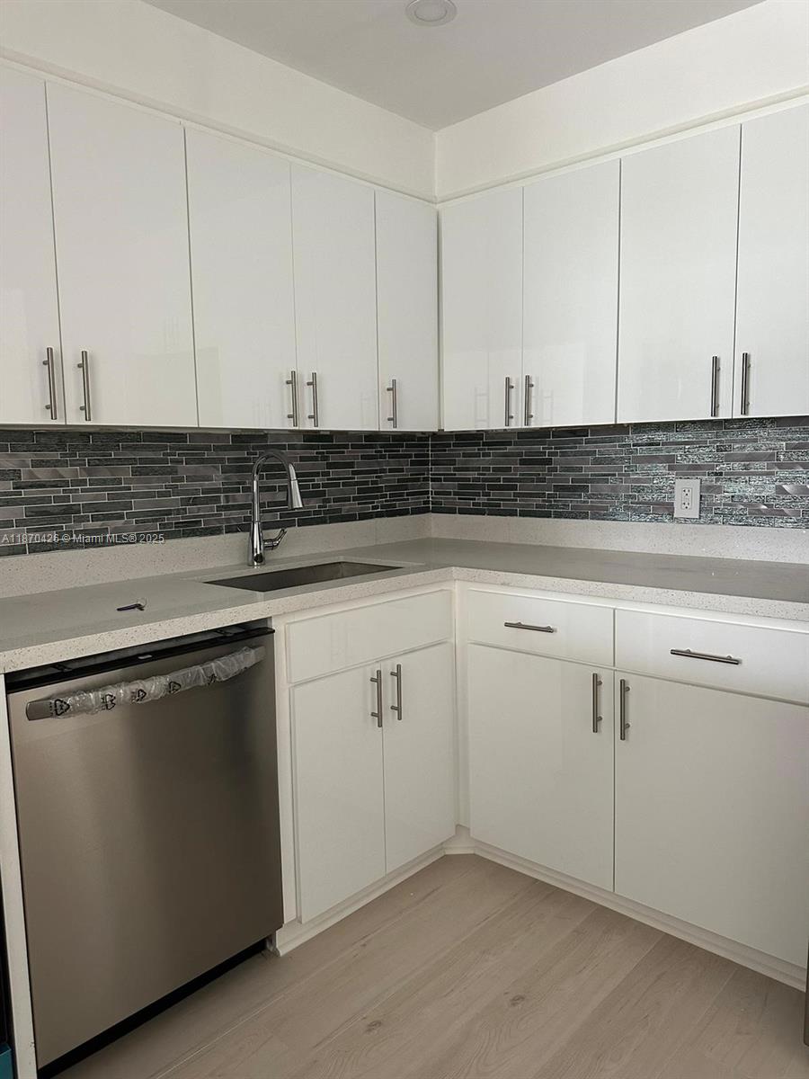 WOODSIDE APTS CONDO - Residential