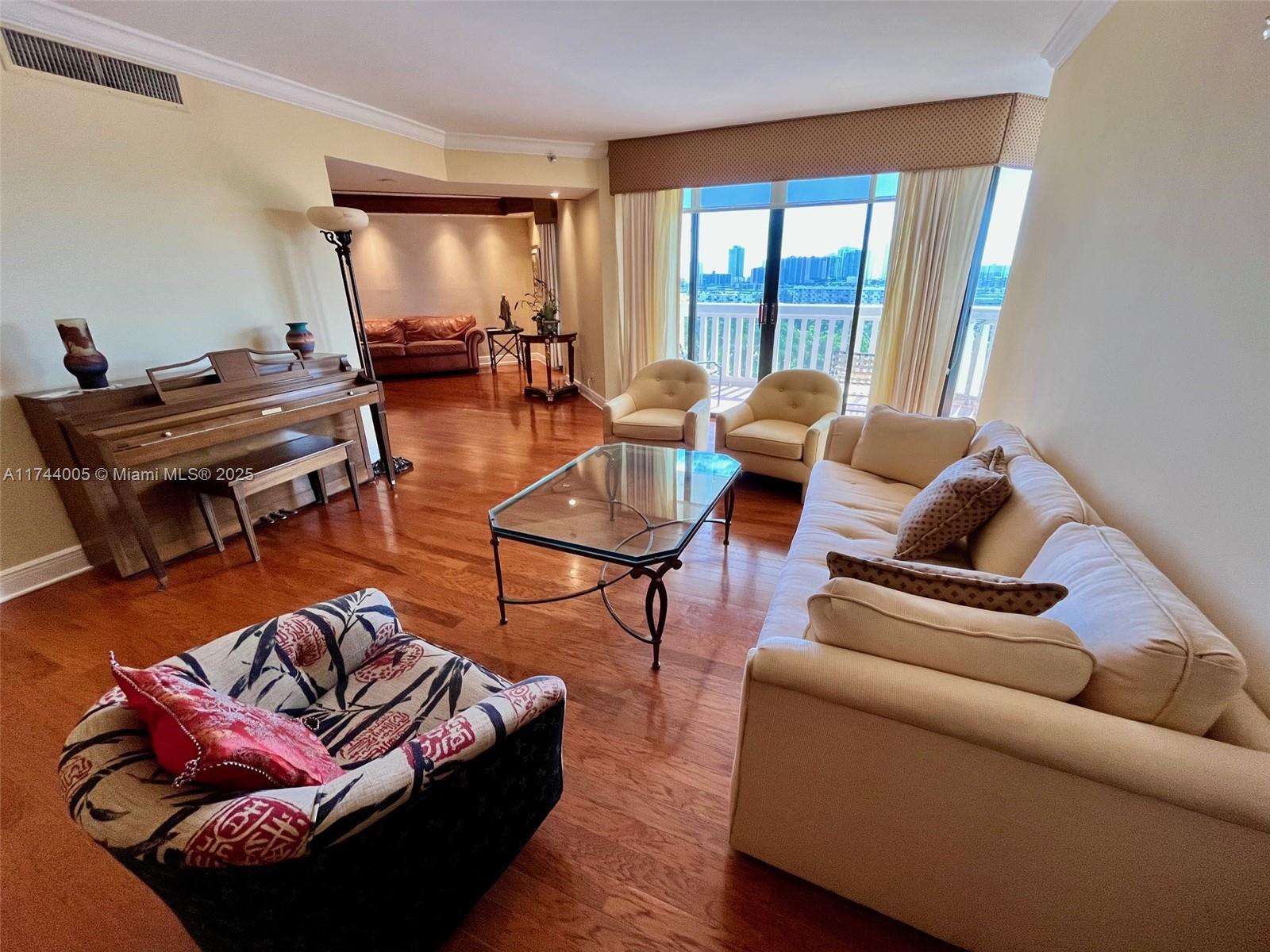 Property for Sale at 1000 W Island Blvd 803, Aventura, Miami-Dade County, Florida - Bedrooms: 3 
Bathrooms: 3  - $549,900