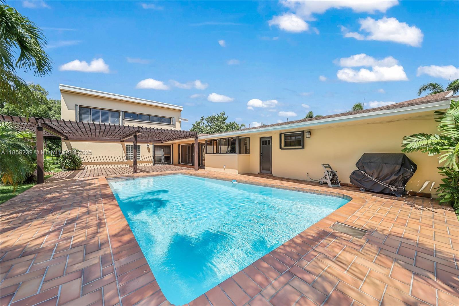 GALE RANCH ESTS - Residential