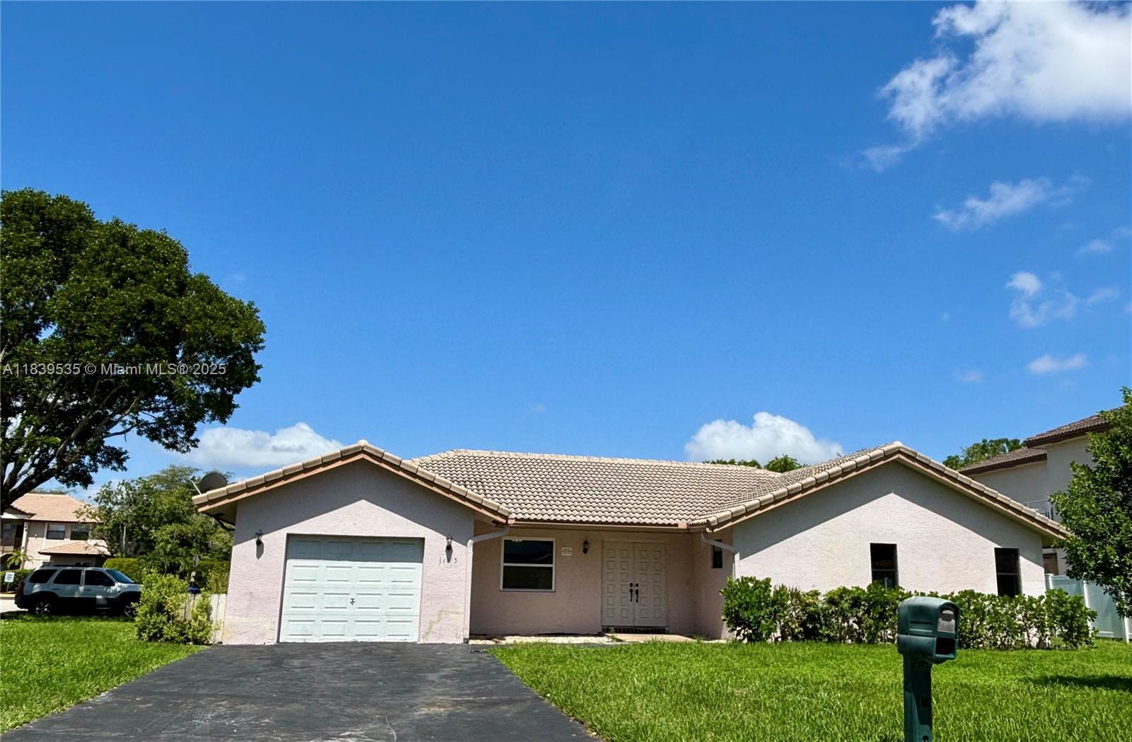 Spacious 4-Bed, 2-Bath Single Family Home for Rent – Available for Immediate Move-In!
This charming single-family home offers 4 generously-sized bedrooms and 2 full bathrooms, making it perfect for families or anyone looking for extra space. Enjoy Florida’s beautiful weather with a screened lanai, ideal for relaxing or entertaining. Situated on a corner lot with an oversized yard, there’s plenty of room for outdoor activities. The property also includes private parking for your convenience.
Located in a desirable neighborhood with excellent schools nearby, this home offers the ideal combination of comfort and convenience. The unit next door is also vacant, providing a great opportunity for multi-family living.
Don’t miss out on this fantastic rental—schedule your showing today!