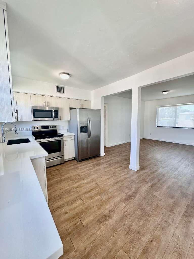 SUNNY GROVE - Residential Lease