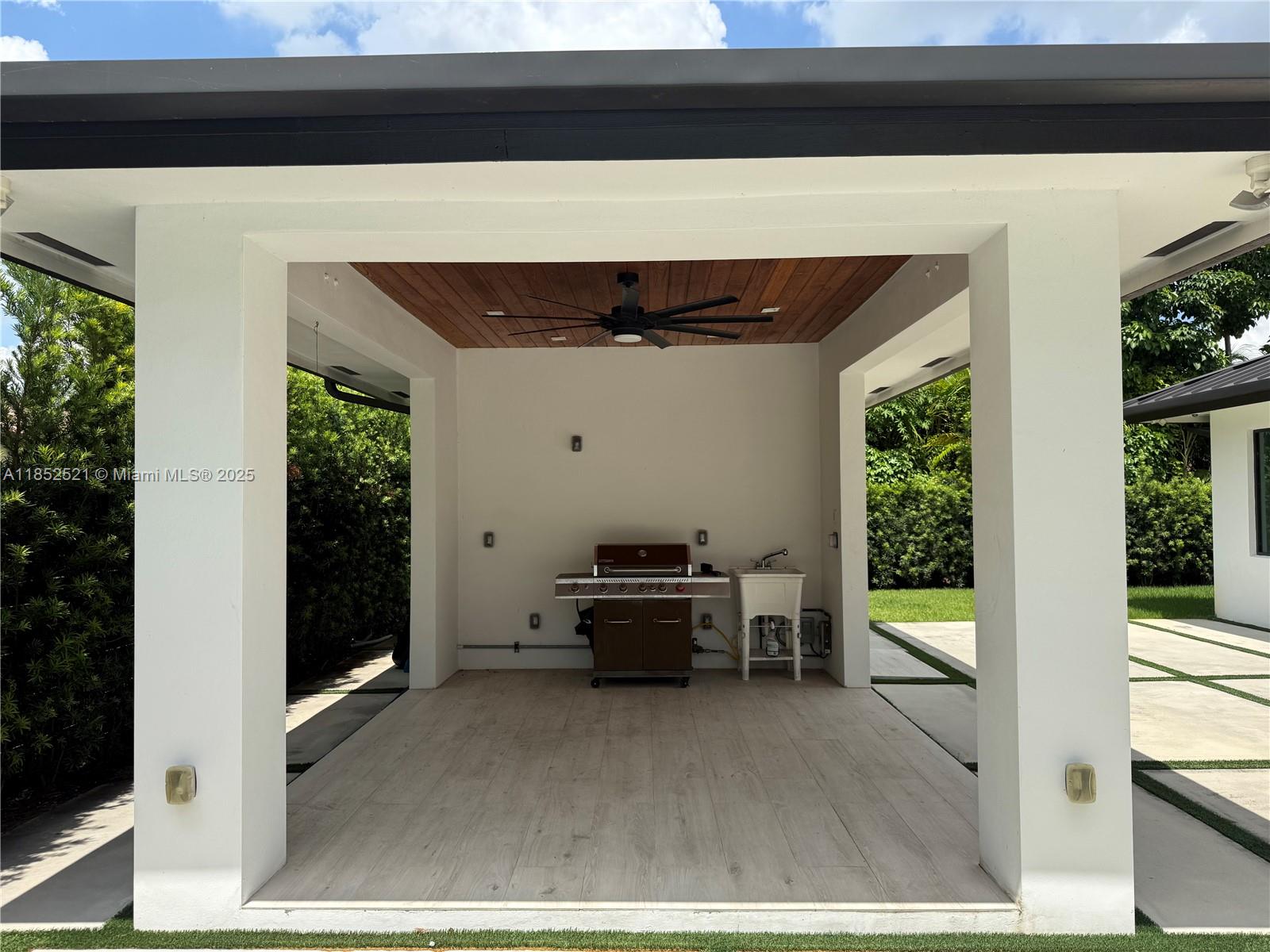 SUB OF PB 3-169 - Residential