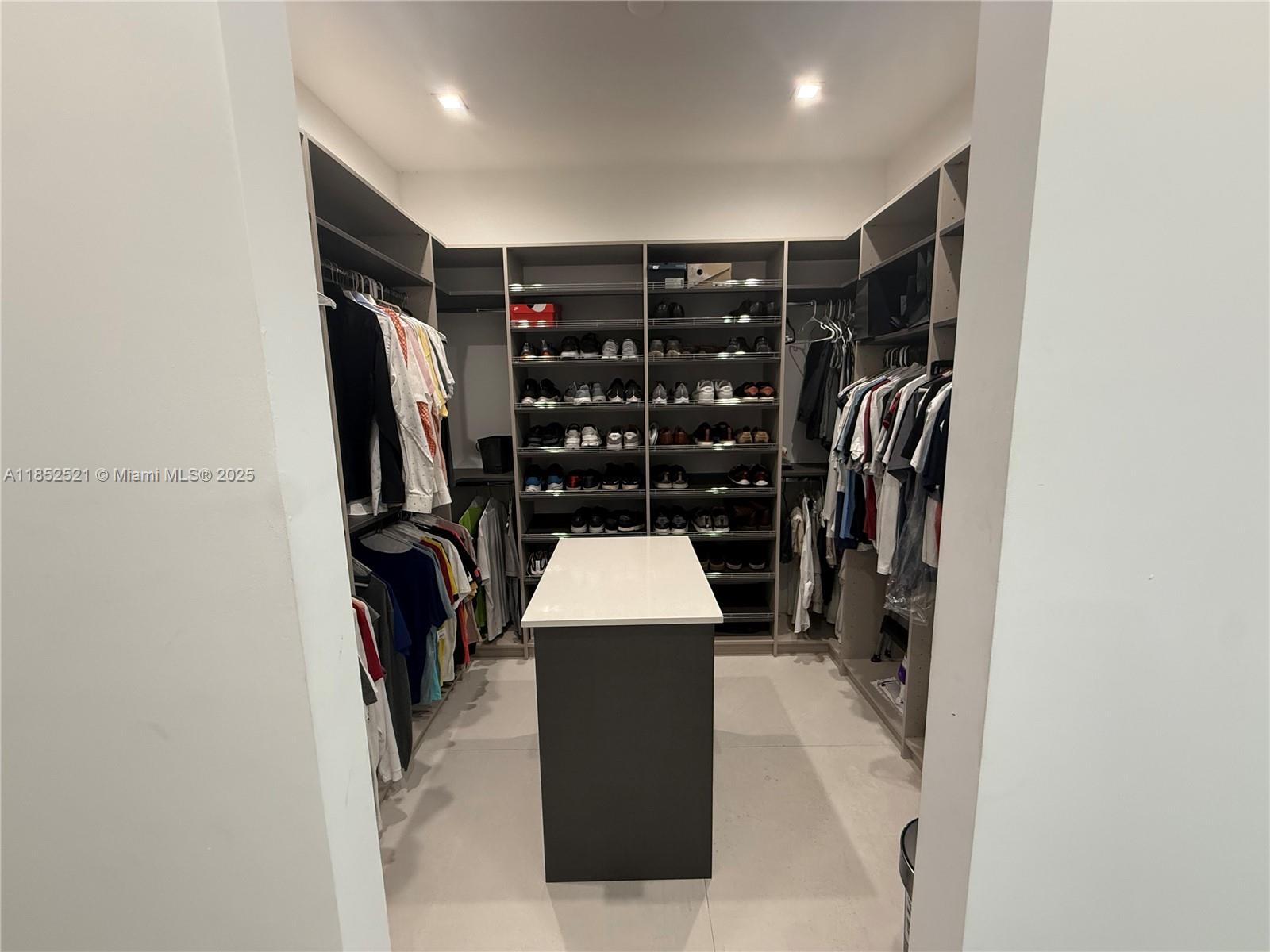 SUB OF PB 3-169 - Residential