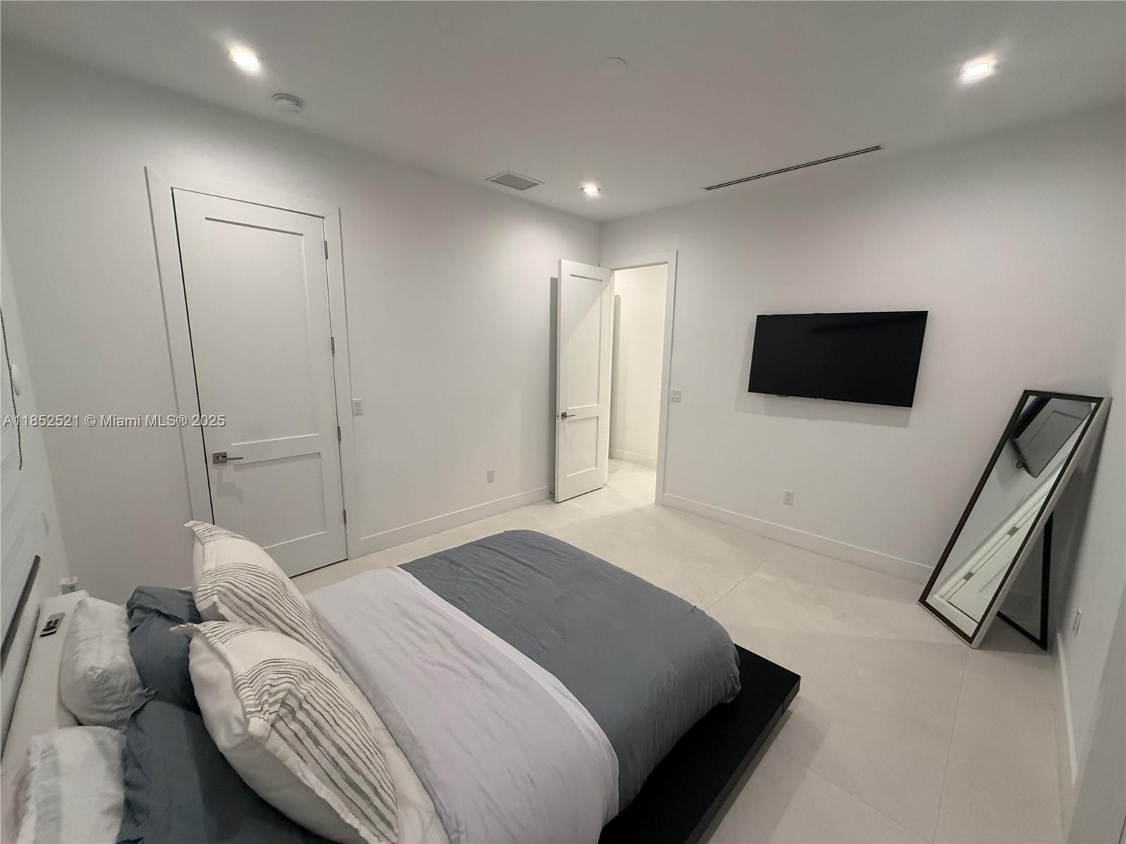 SUB OF PB 3-169 - Residential