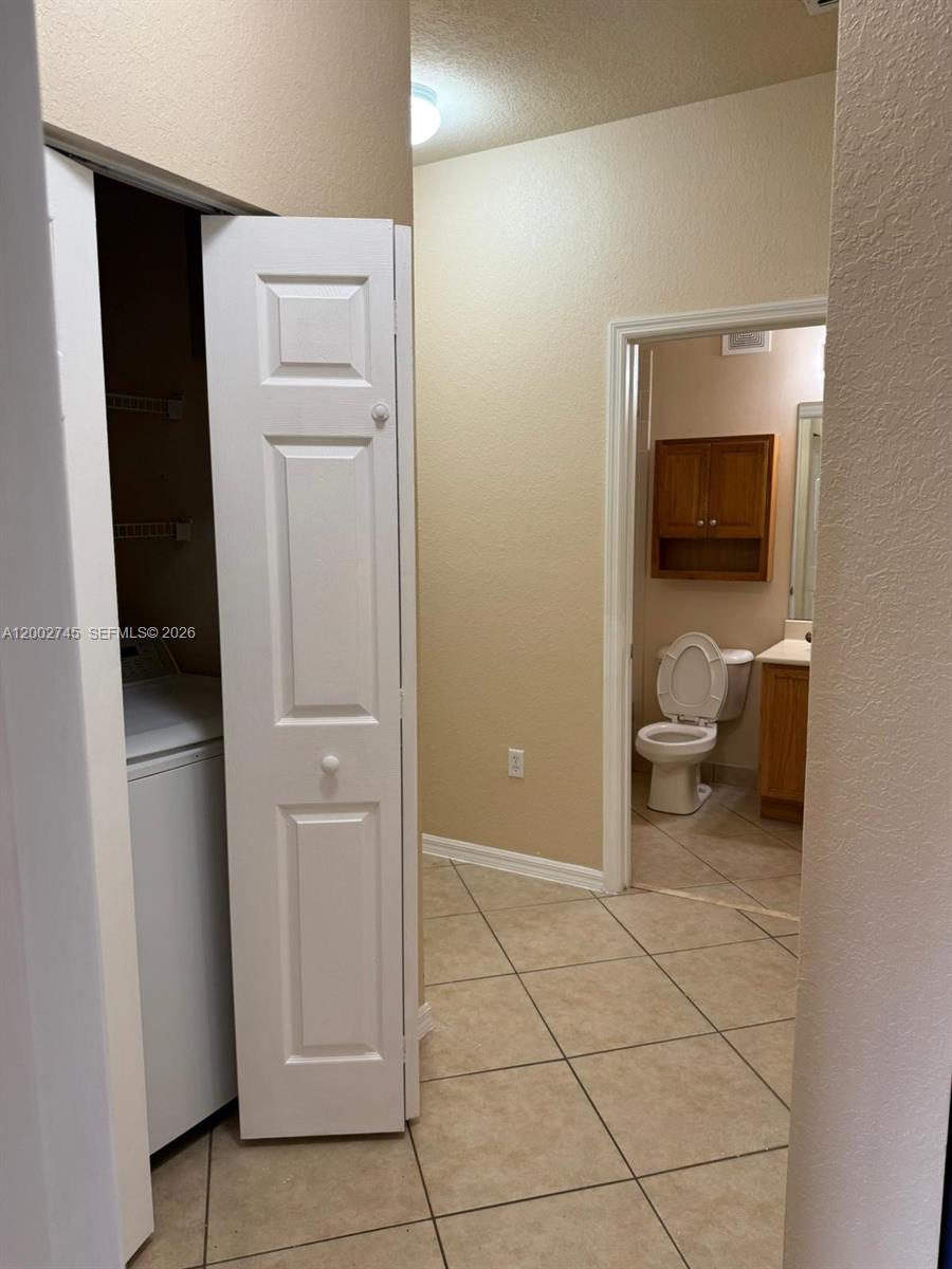 BANYAN BAY CONDO - Residential Lease