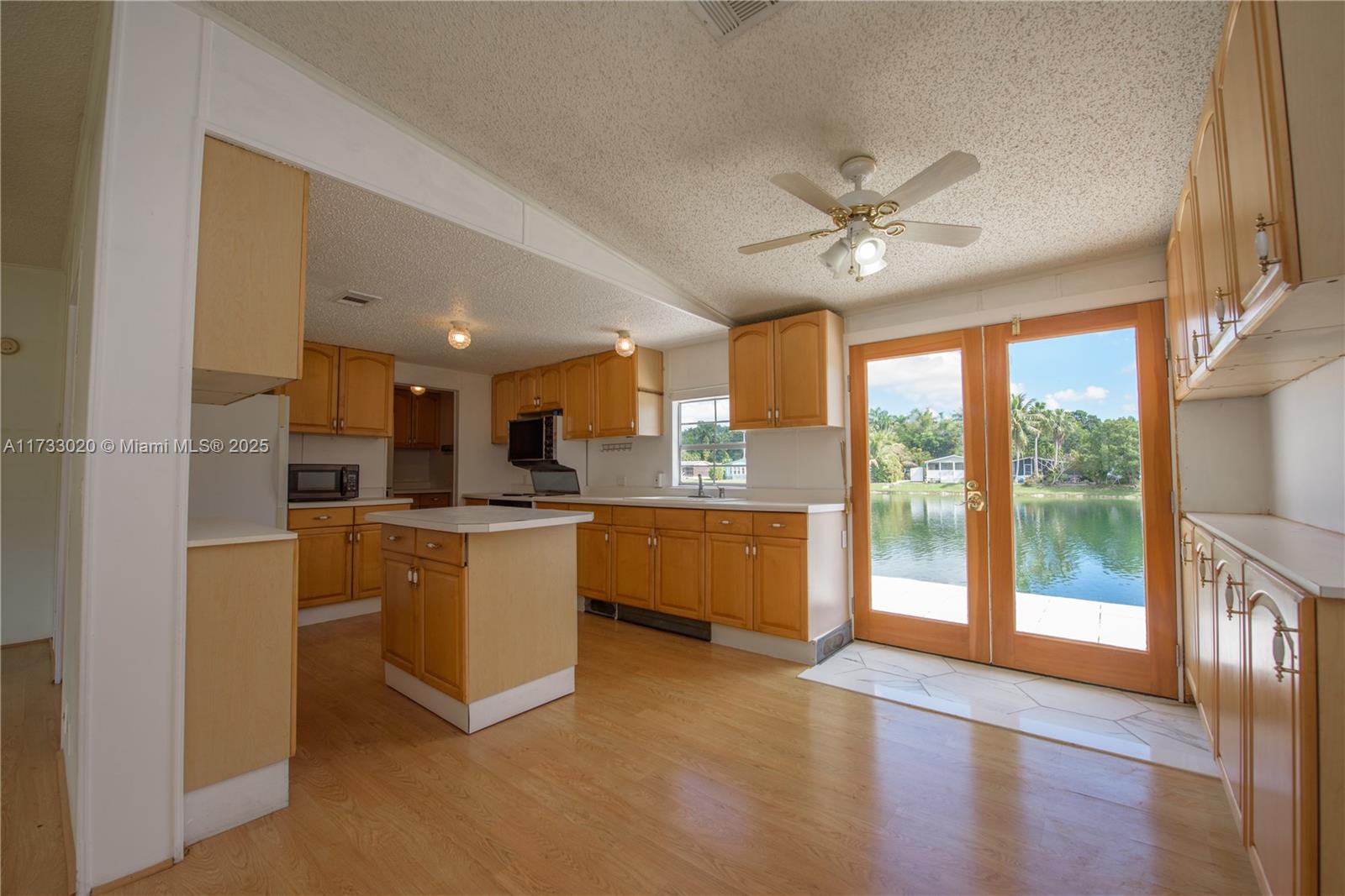 35250 SW 177 Court, #31, Homestead, FL, 33034/$220,000 2 35250 SW 177 Court, #31