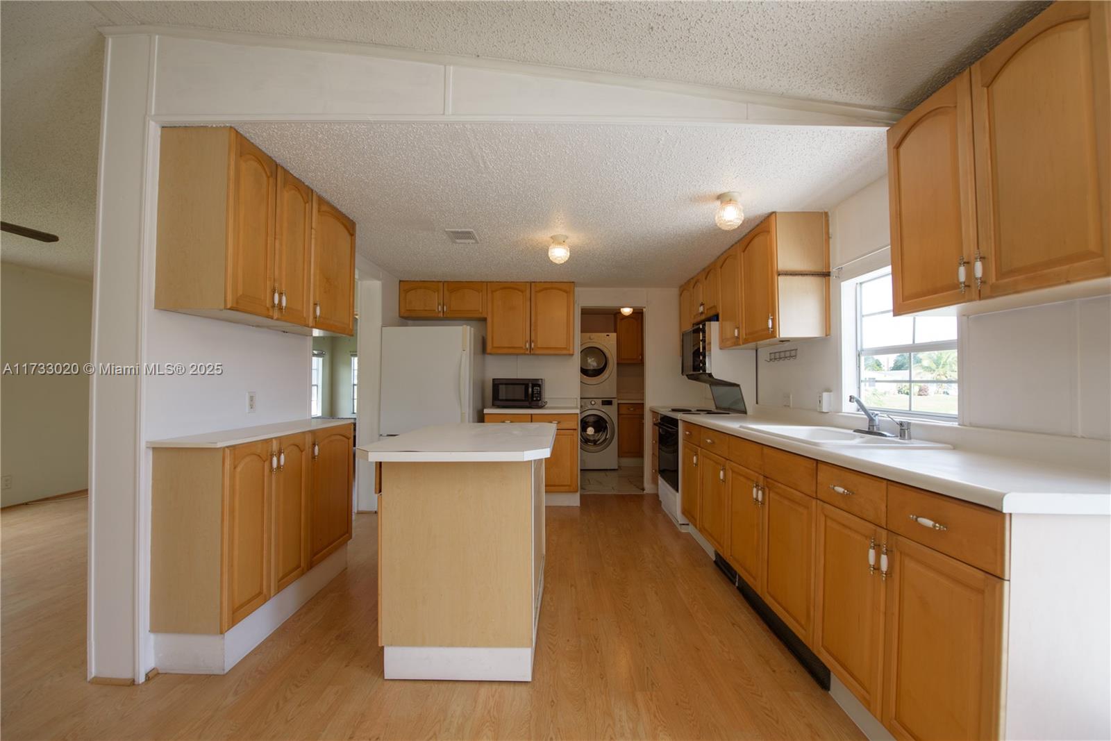 35250 SW 177 Court, #31, Homestead, FL, 33034/$220,000 4 35250 SW 177 Court, #31
