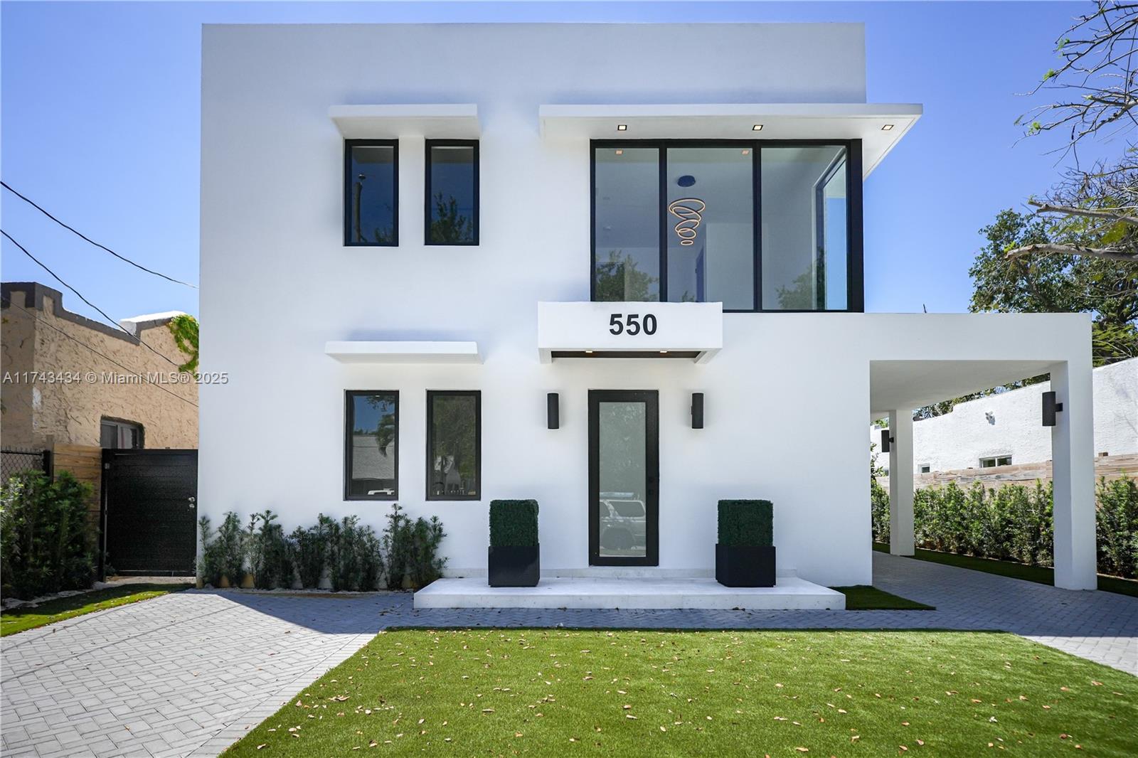 550 NW 42nd St