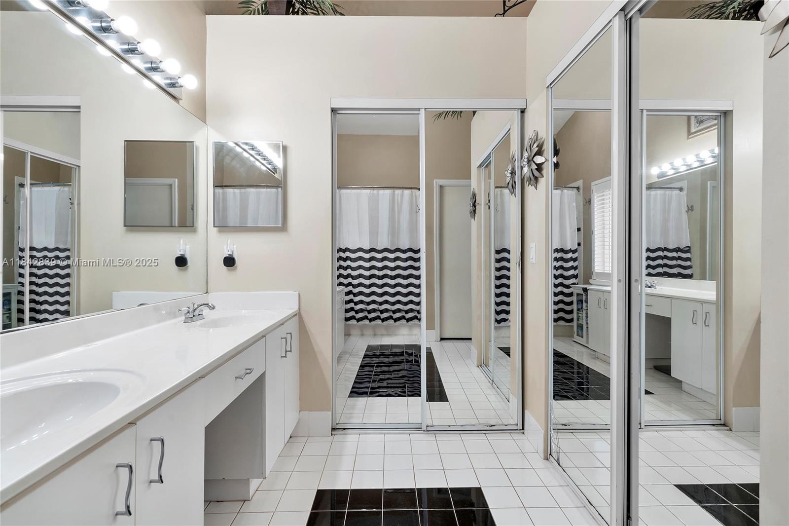 FLAMINGO ESTATES - Residential