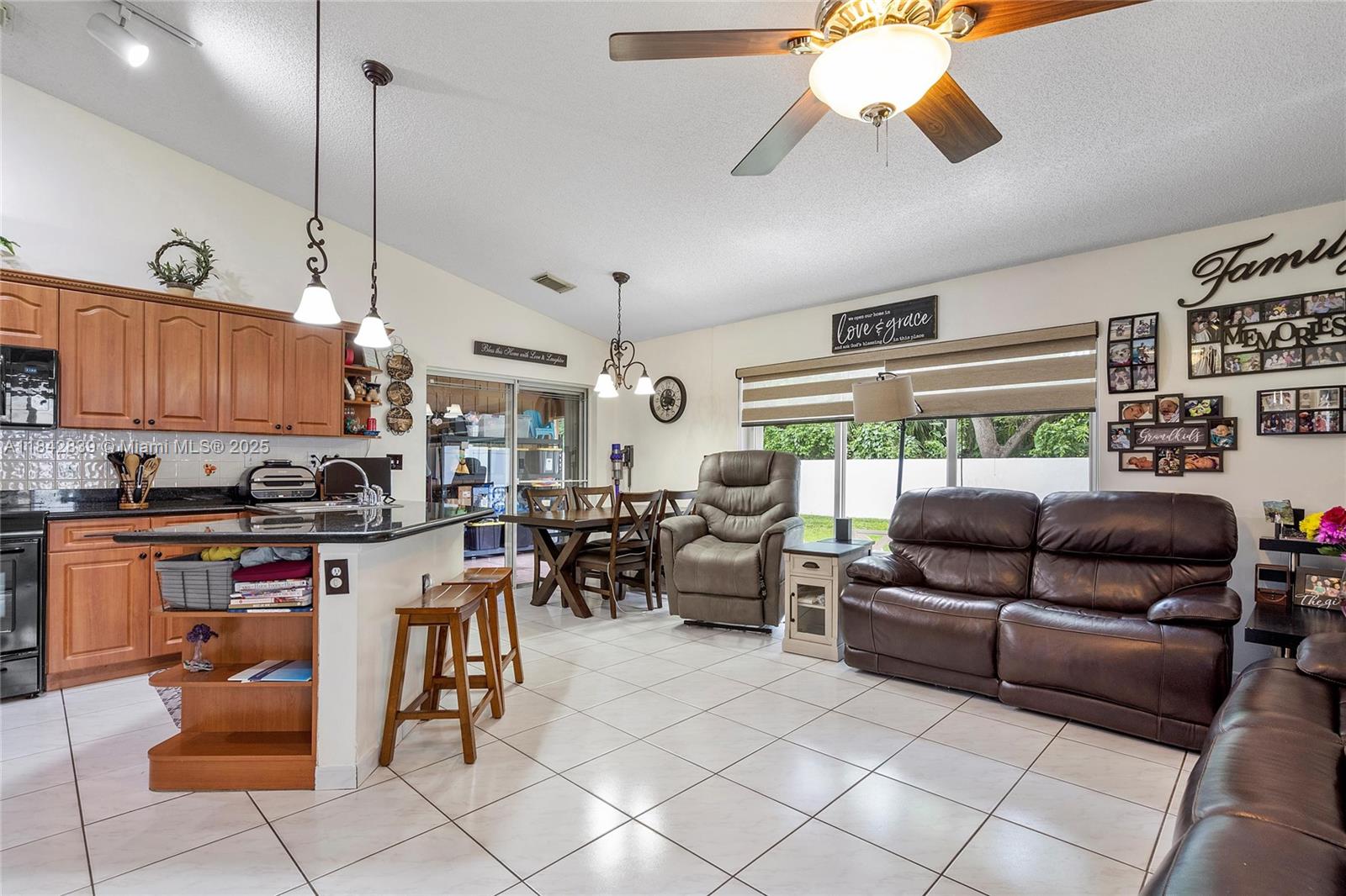 FLAMINGO ESTATES - Residential