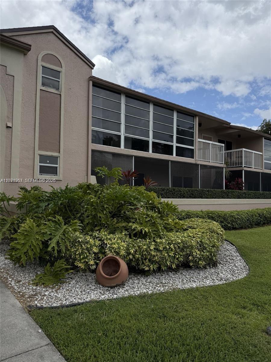 DORAL PK CO CLUB VILLAS C - Residential Lease
