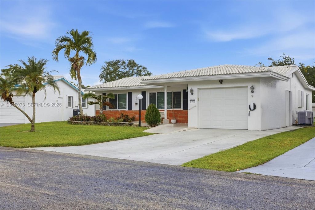 Photo of 9011 NW 15th Pl, Plantation, FL 33322 (MLS # A12015073)