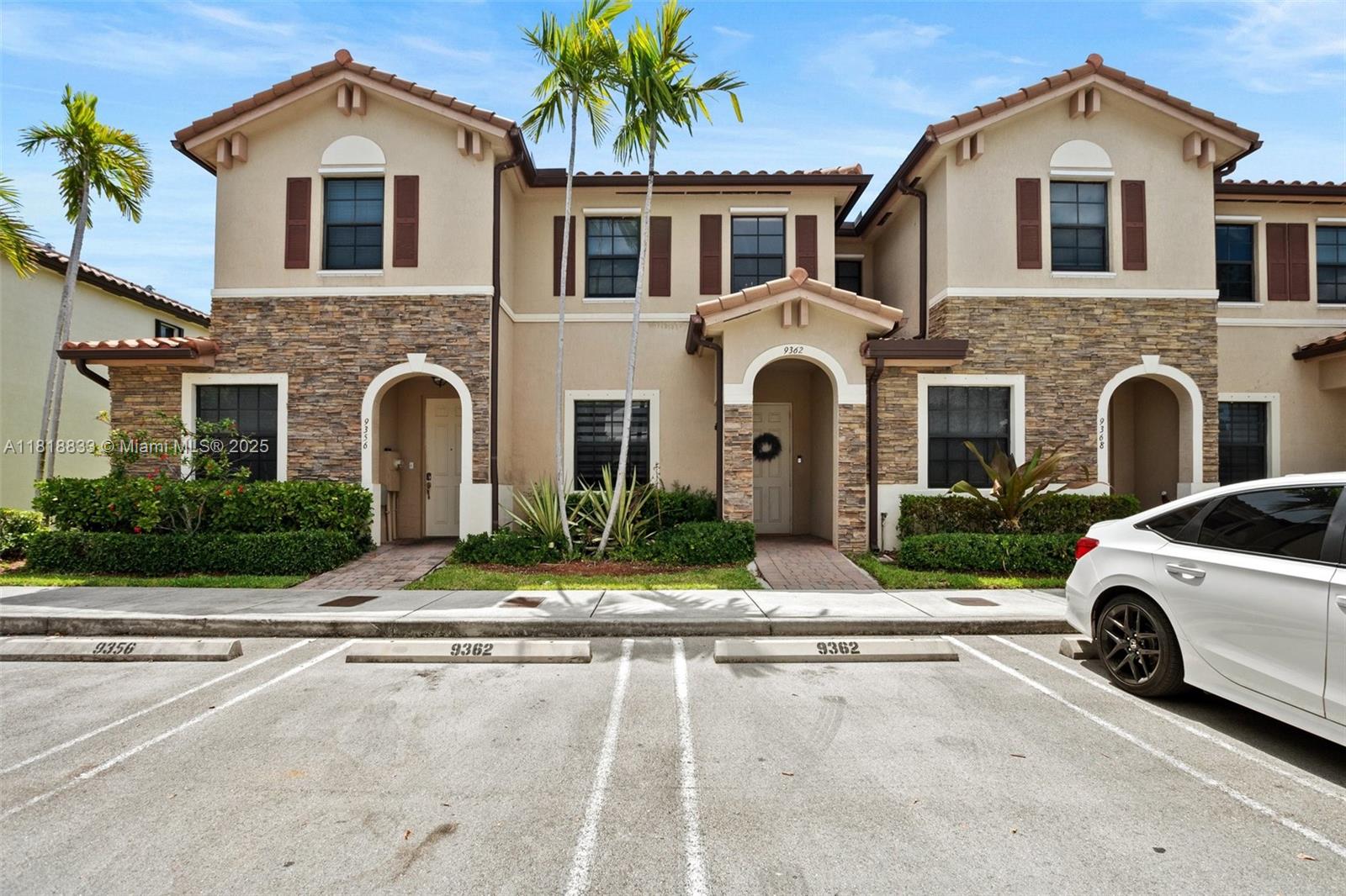 9362 W 33rd Ln, Hialeah, Miami-Dade County, Florida - 2 Bedrooms  
3 Bathrooms - 