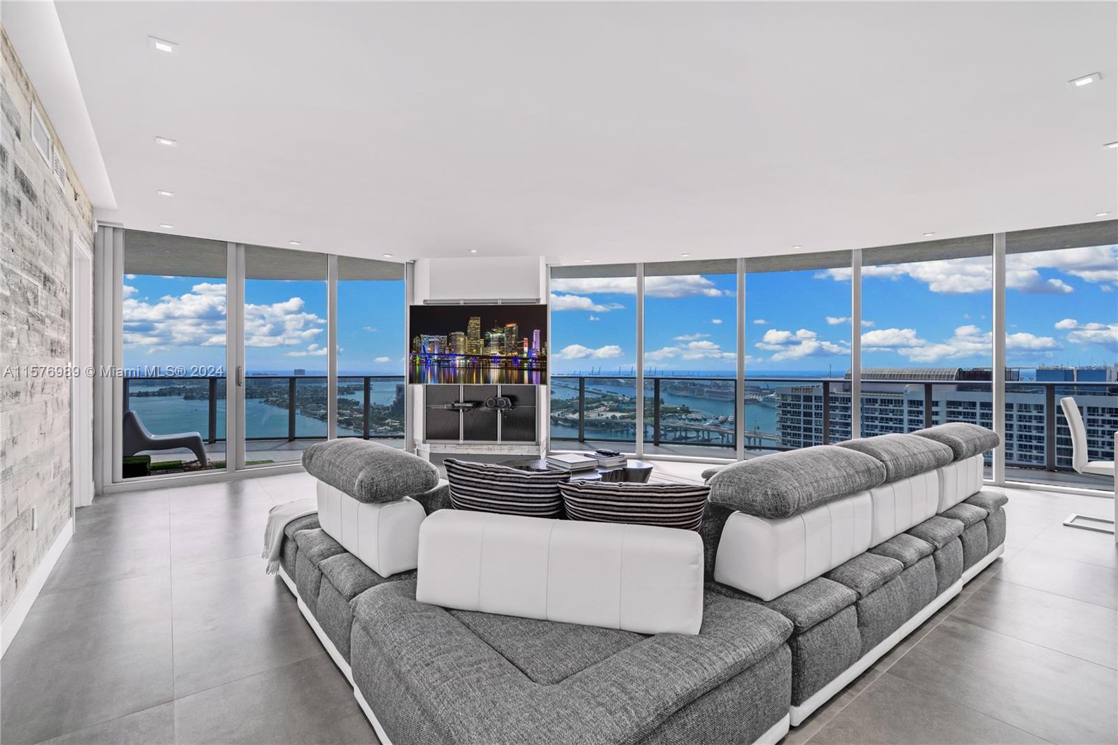 ARIA ON THE BAY CONDO - Residential