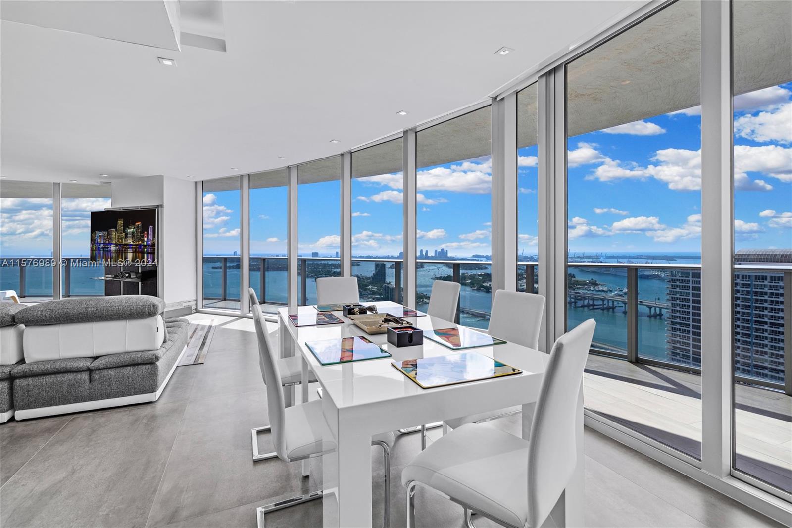 ARIA ON THE BAY CONDO - Residential