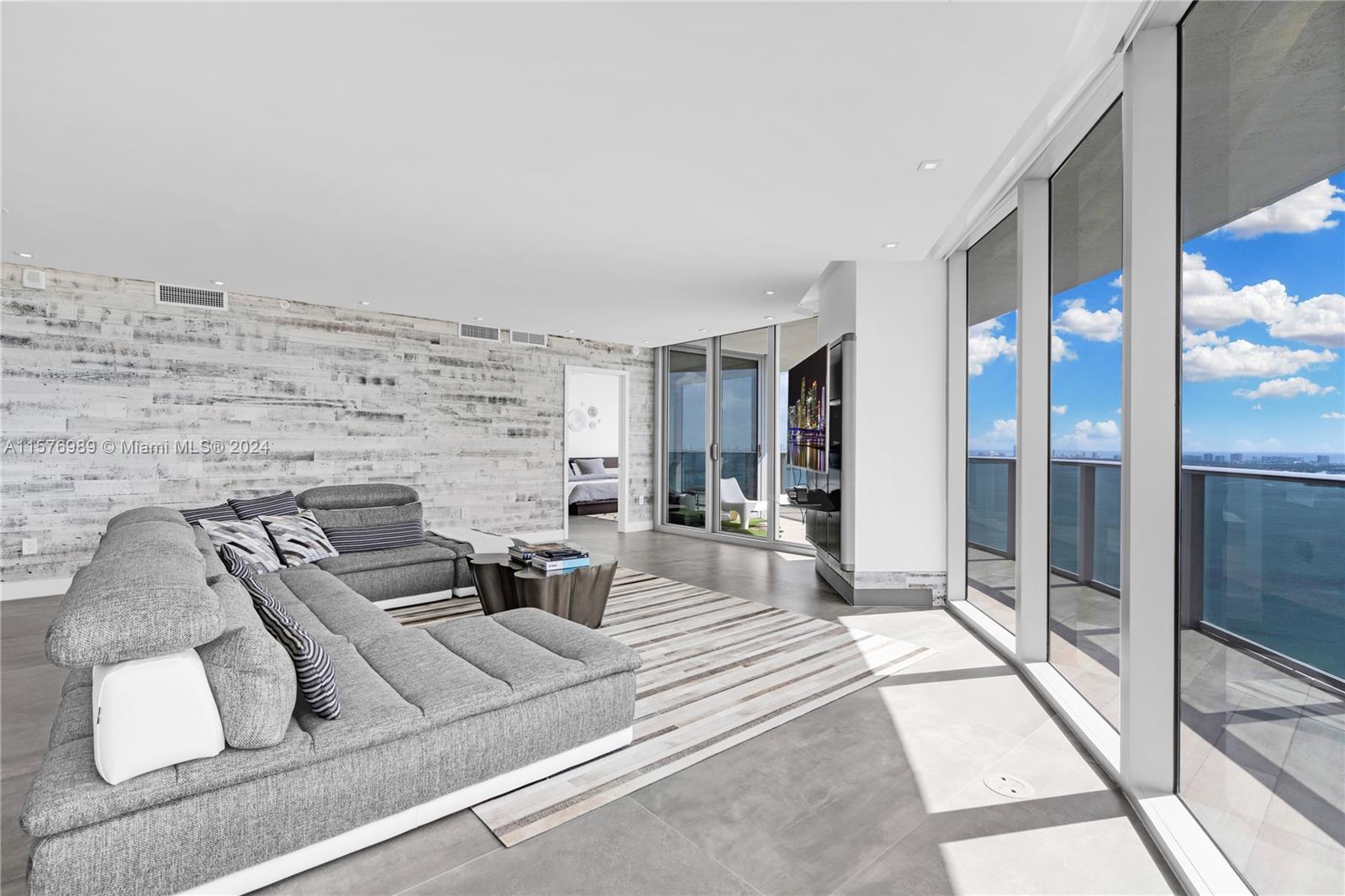ARIA ON THE BAY CONDO - Residential