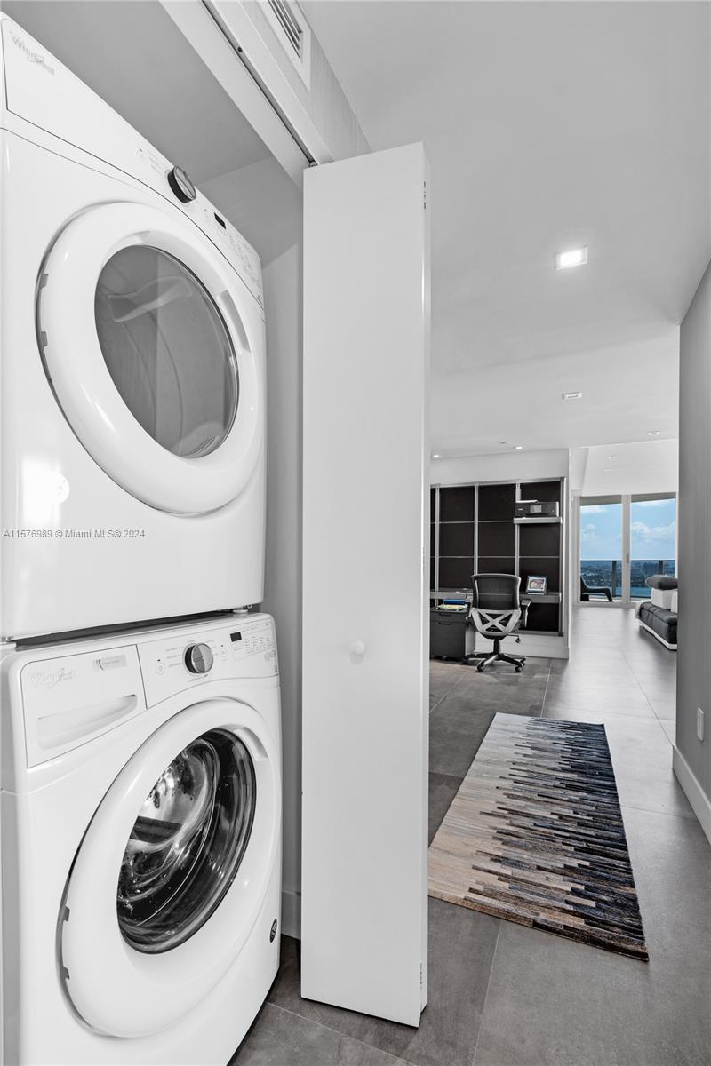 ARIA ON THE BAY CONDO - Residential