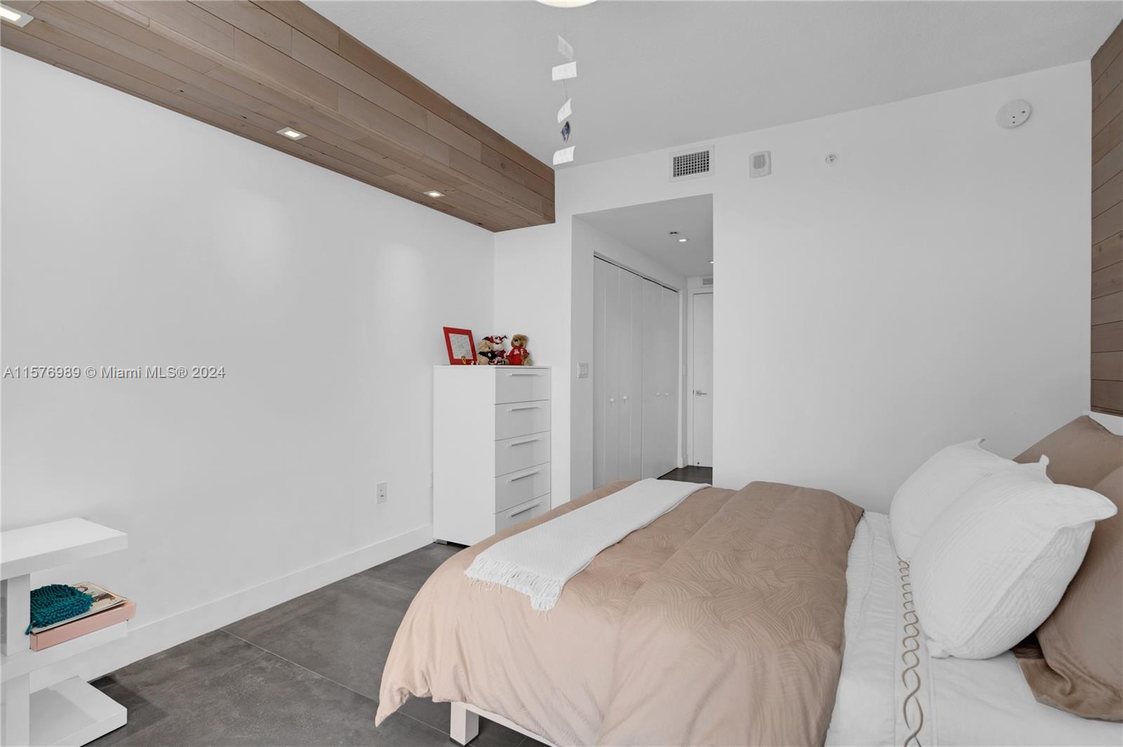 ARIA ON THE BAY CONDO - Residential