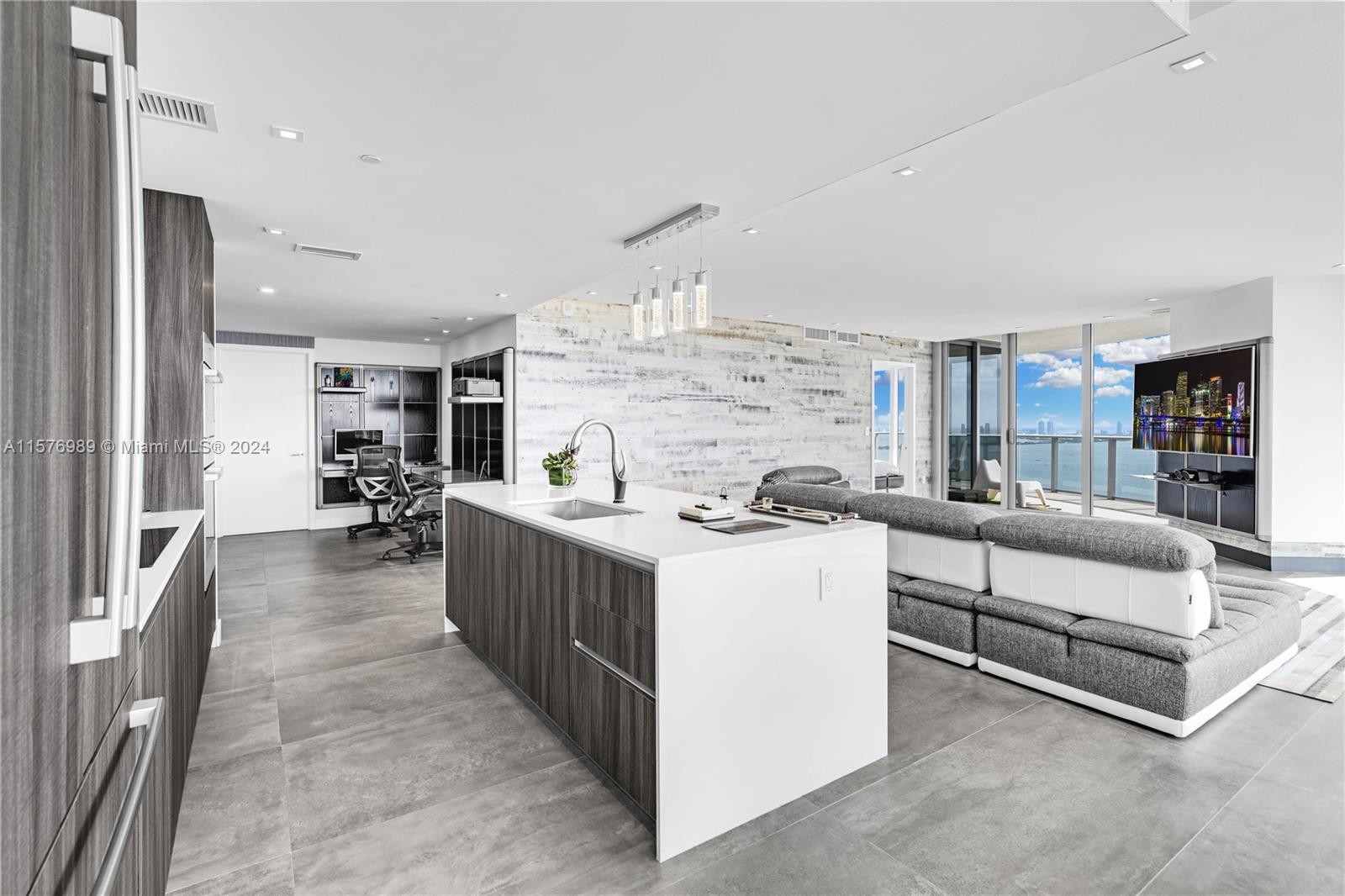 ARIA ON THE BAY CONDO - Residential