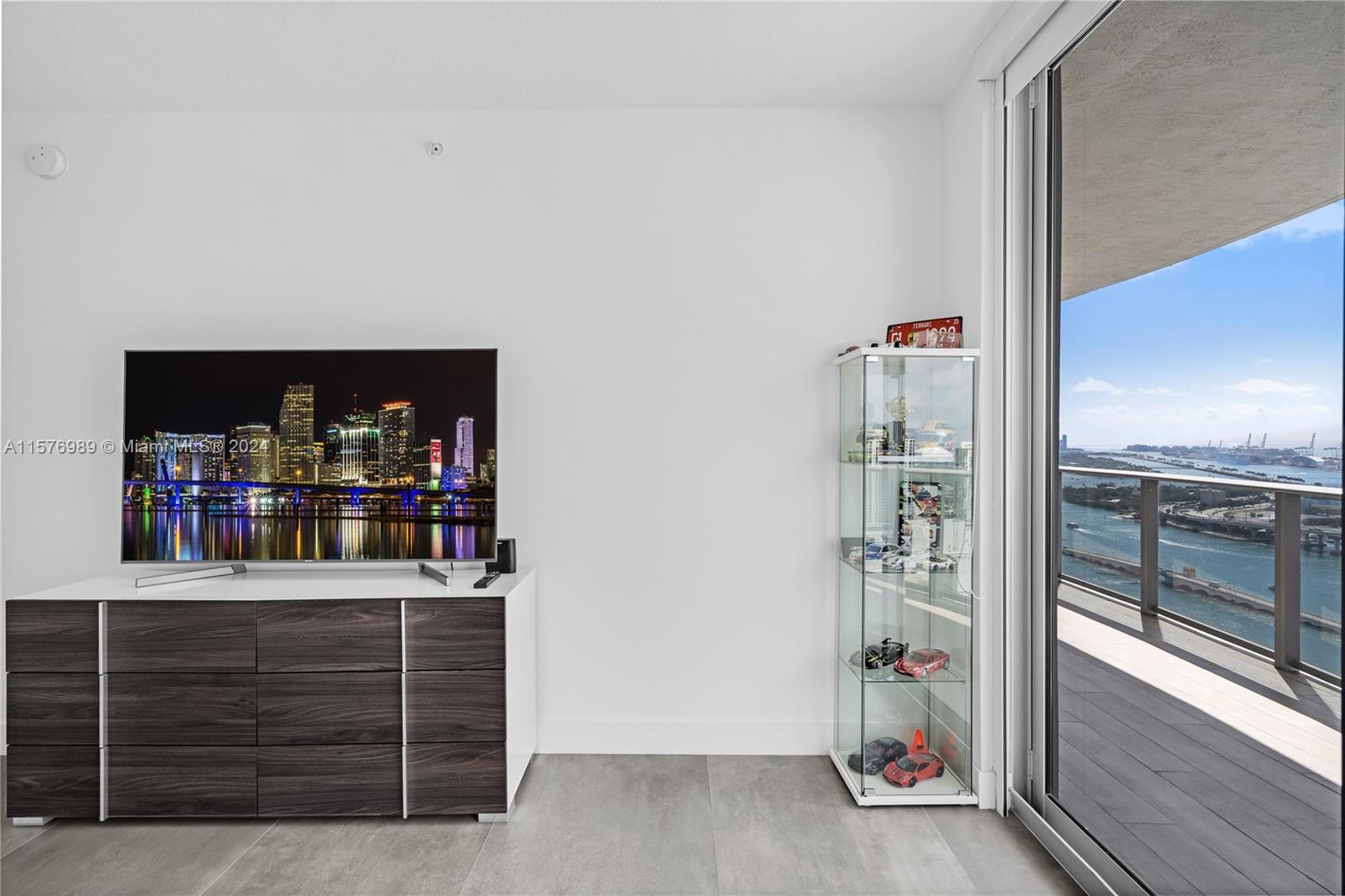 ARIA ON THE BAY CONDO - Residential