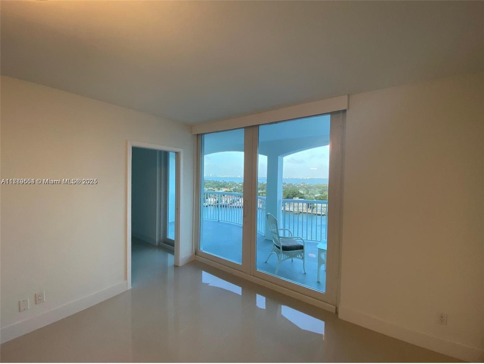 5401 Collins Ave 1229
