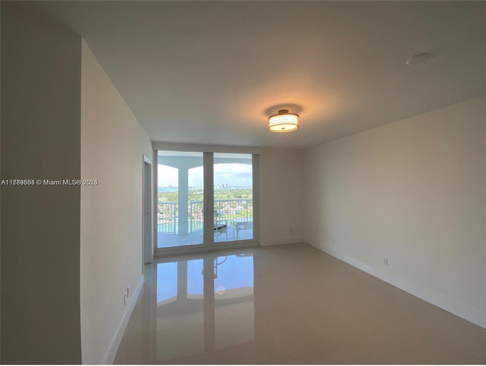 5401 Collins Ave 1229