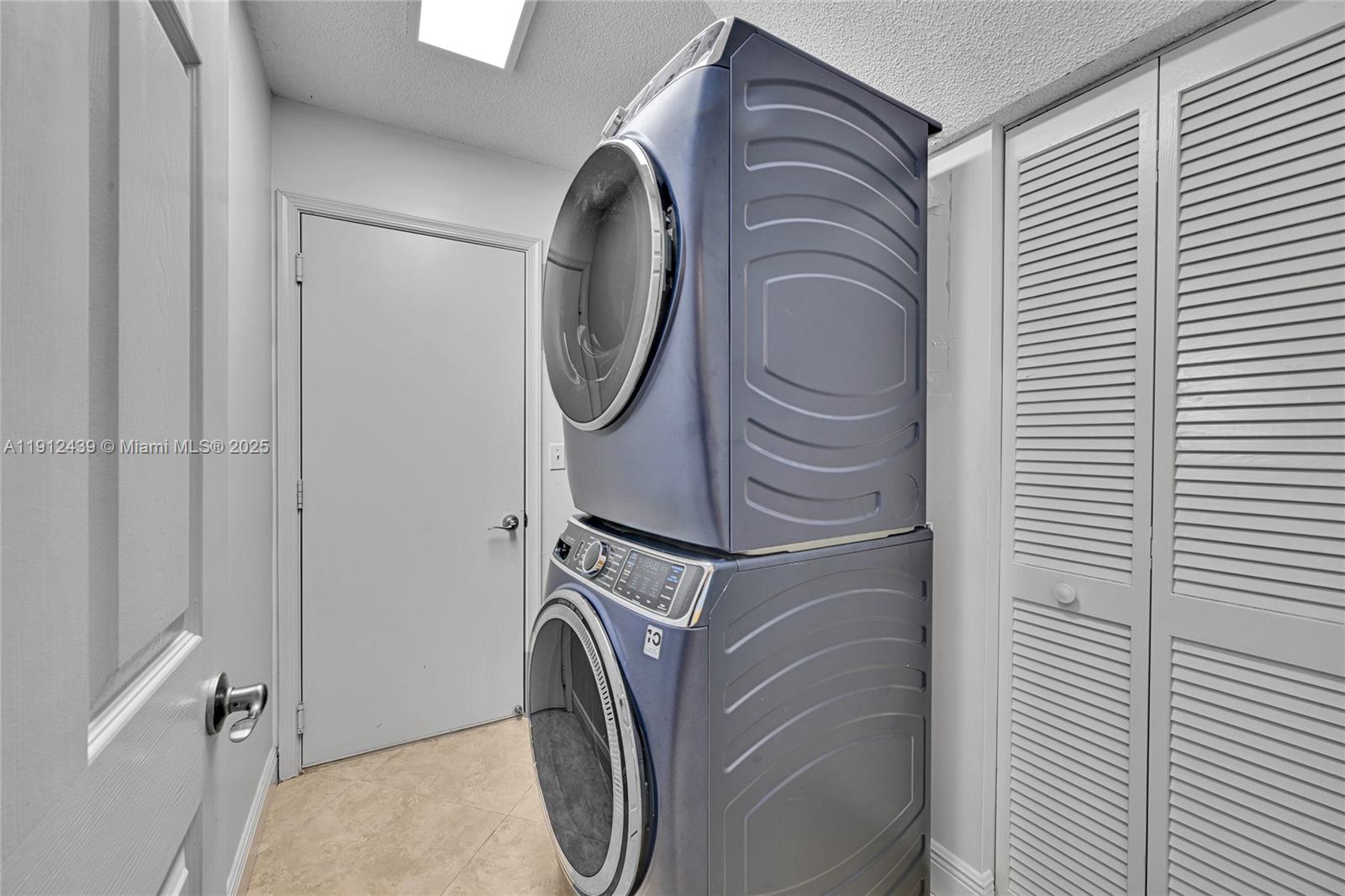 HOLIDAY SPRINGS EAST - Residential