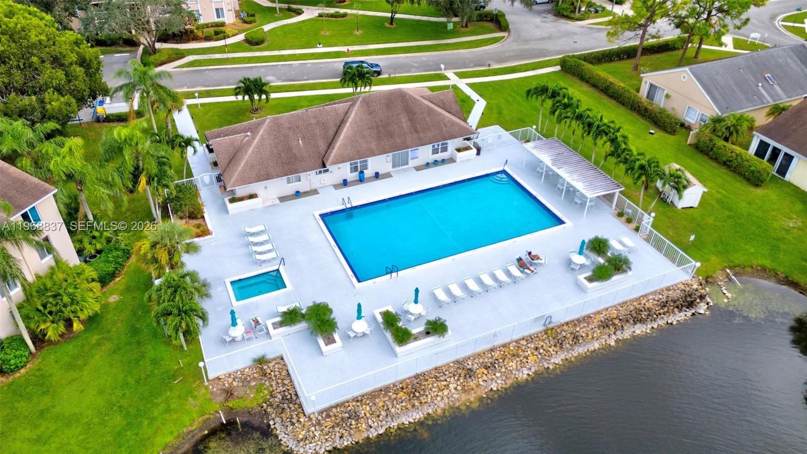 PINE RIDGE AT DELRAY BEAC - Residential