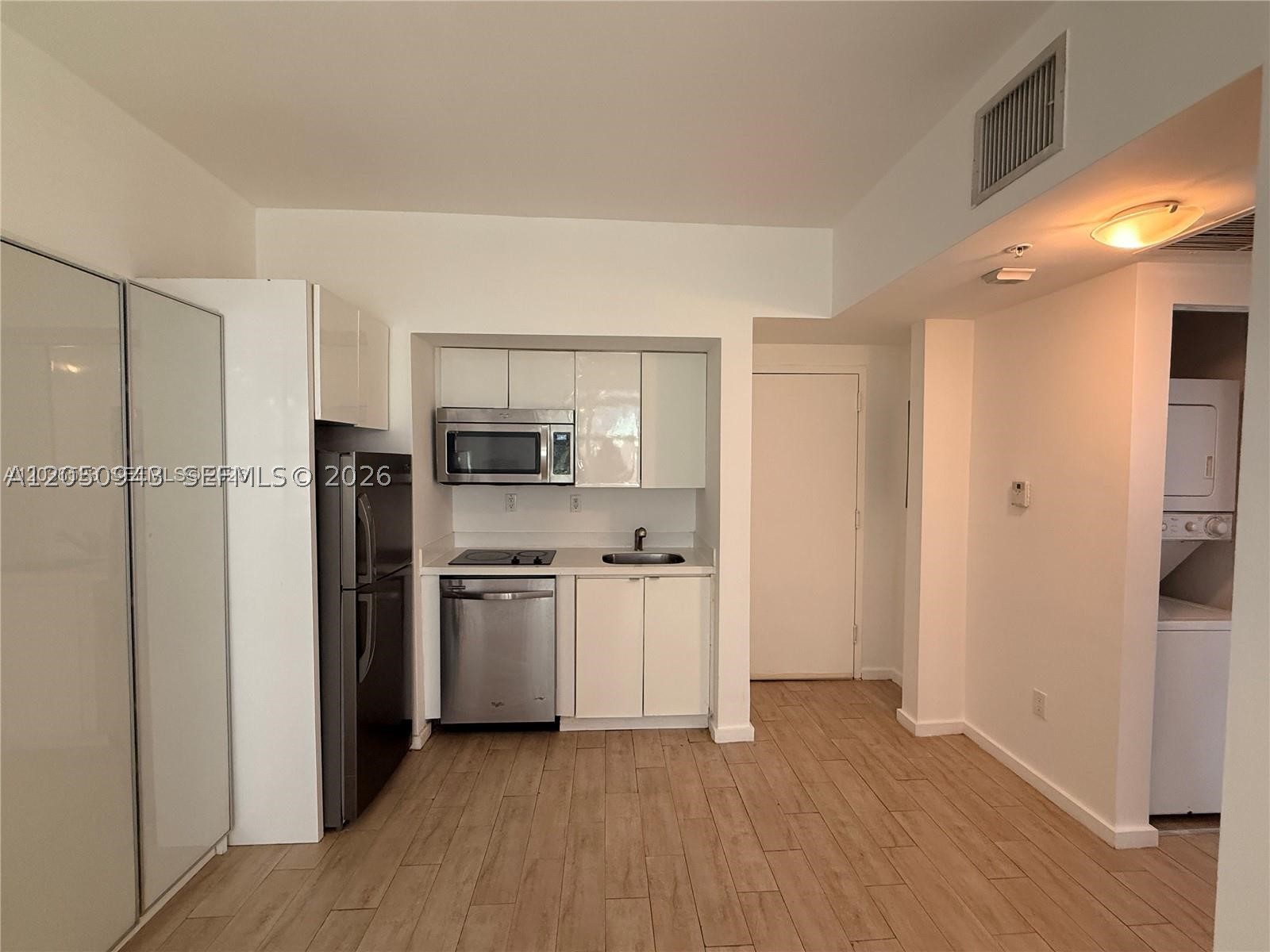 1611 Meridian Ave 202