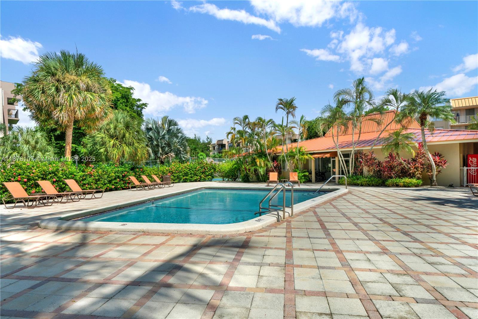 VILLAGE AT THE FALLS COND - Residential