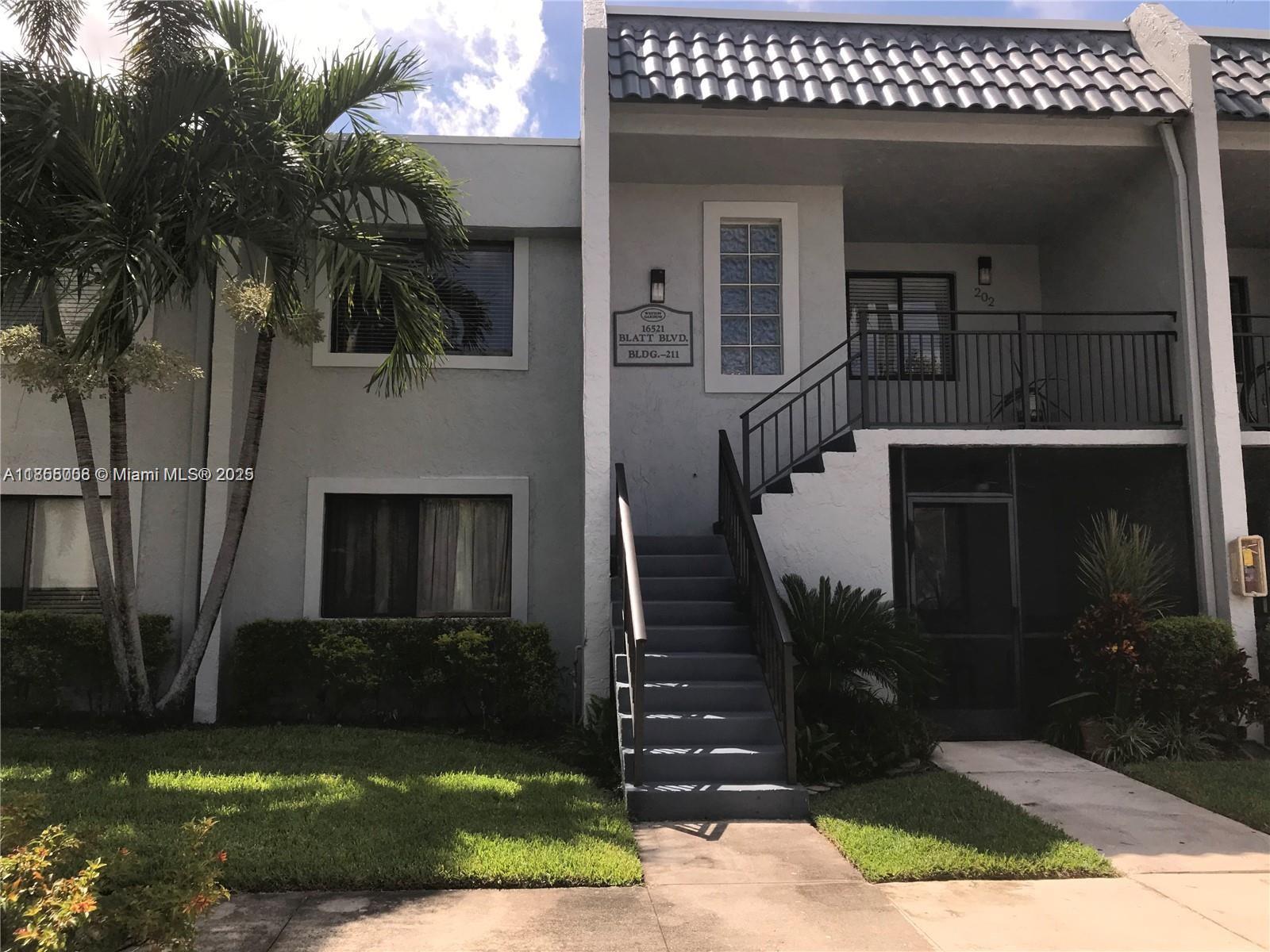 Enjoy the tranquility of Weston living in a nice community. This beautiful & spacious 2/2 Aptt. has an open modern Kitchen with granite countertop, neutral ceramic floors throughout, primary Bathroom with double vanity, generous closets space, modern blinds & more. Top A+ Schools. Access to Town Center Bonaventure Club with Gym, tennis, basketball, pickleball, mini golf, skating, bowling, pools & more amenities. Close to Sawgrass mall, Cleveland Clinic, I-75, I-595 & Sawgrass Expressway.
IMPORTANT: For any question related to the Listing and for SHOWING INSTRUCTIONS, please contact Owner Alfia directly via TEXT message
Thank you.