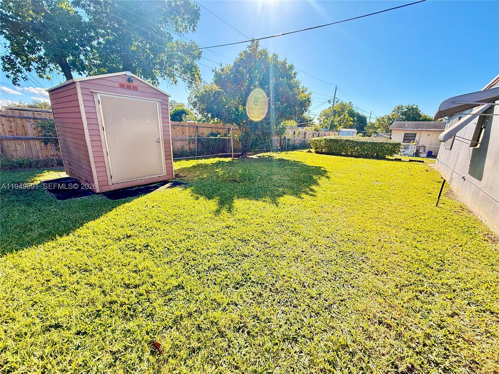 LAUDERDALE MANOR HOMESITE - Residential