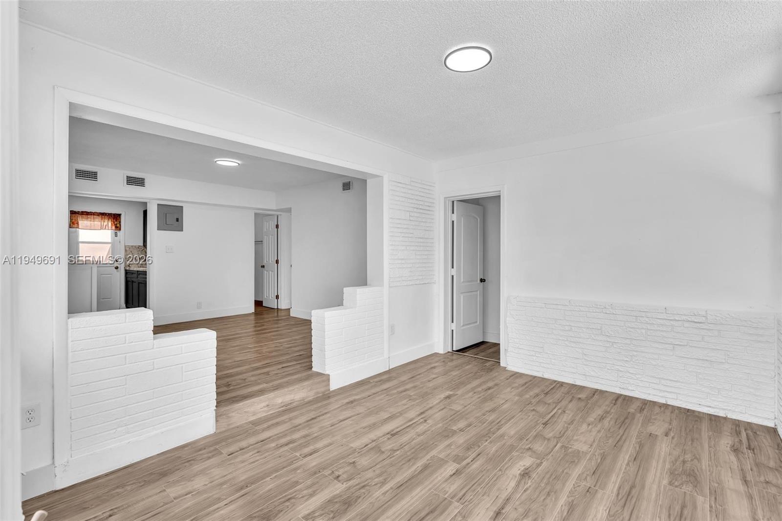 LAUDERDALE MANOR HOMESITE - Residential