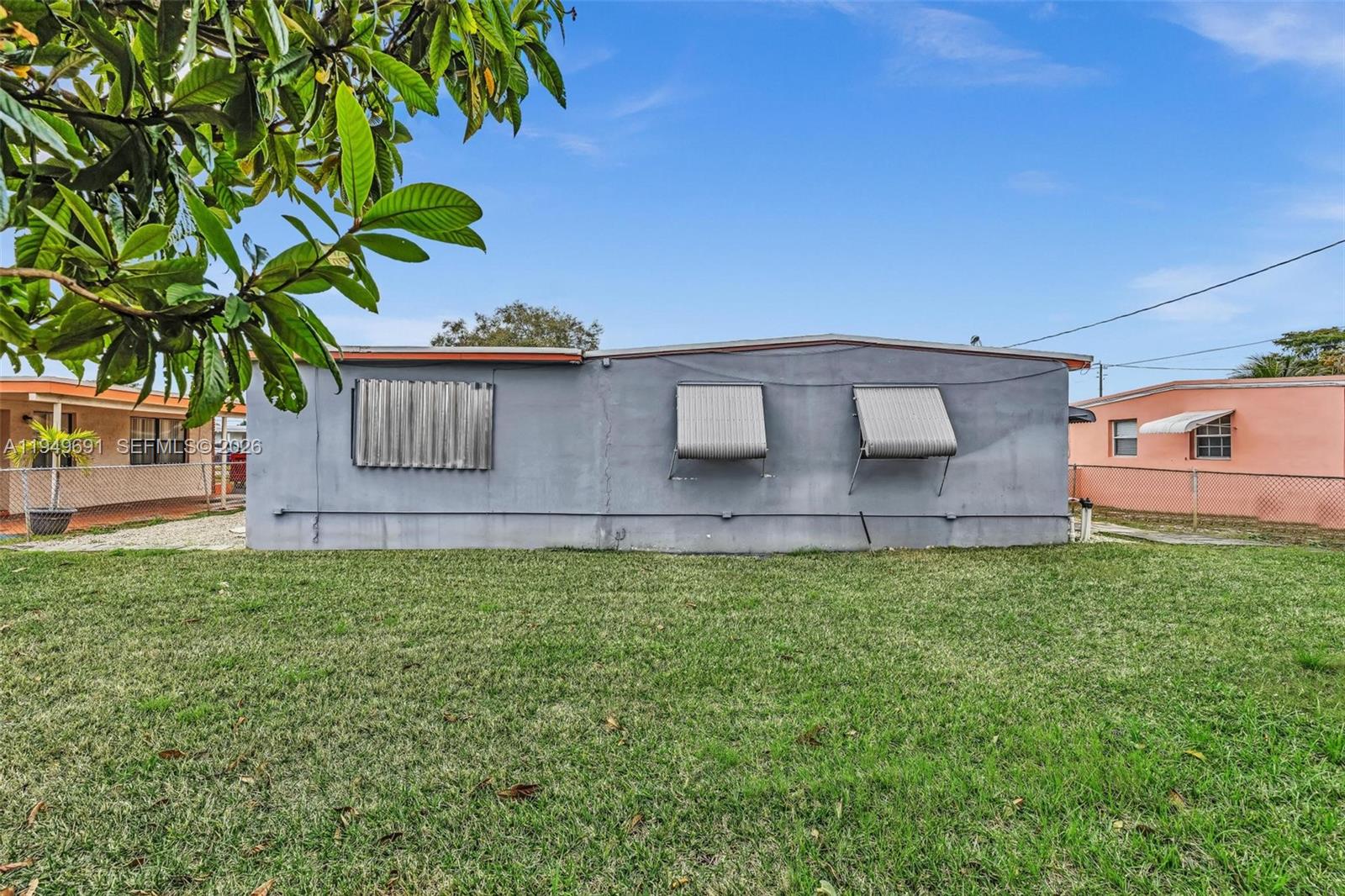 LAUDERDALE MANOR HOMESITE - Residential