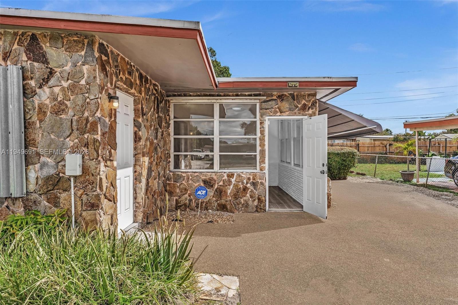 LAUDERDALE MANOR HOMESITE - Residential