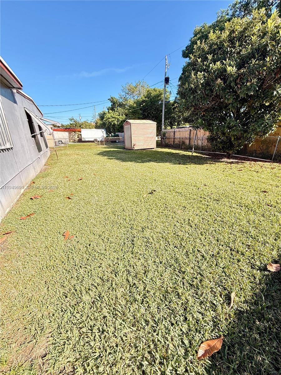 LAUDERDALE MANOR HOMESITE - Residential