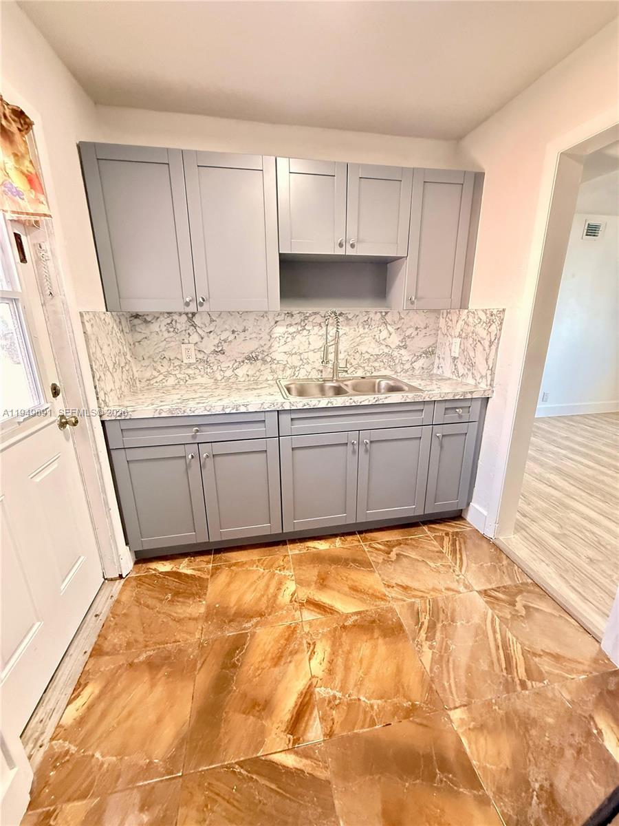 LAUDERDALE MANOR HOMESITE - Residential