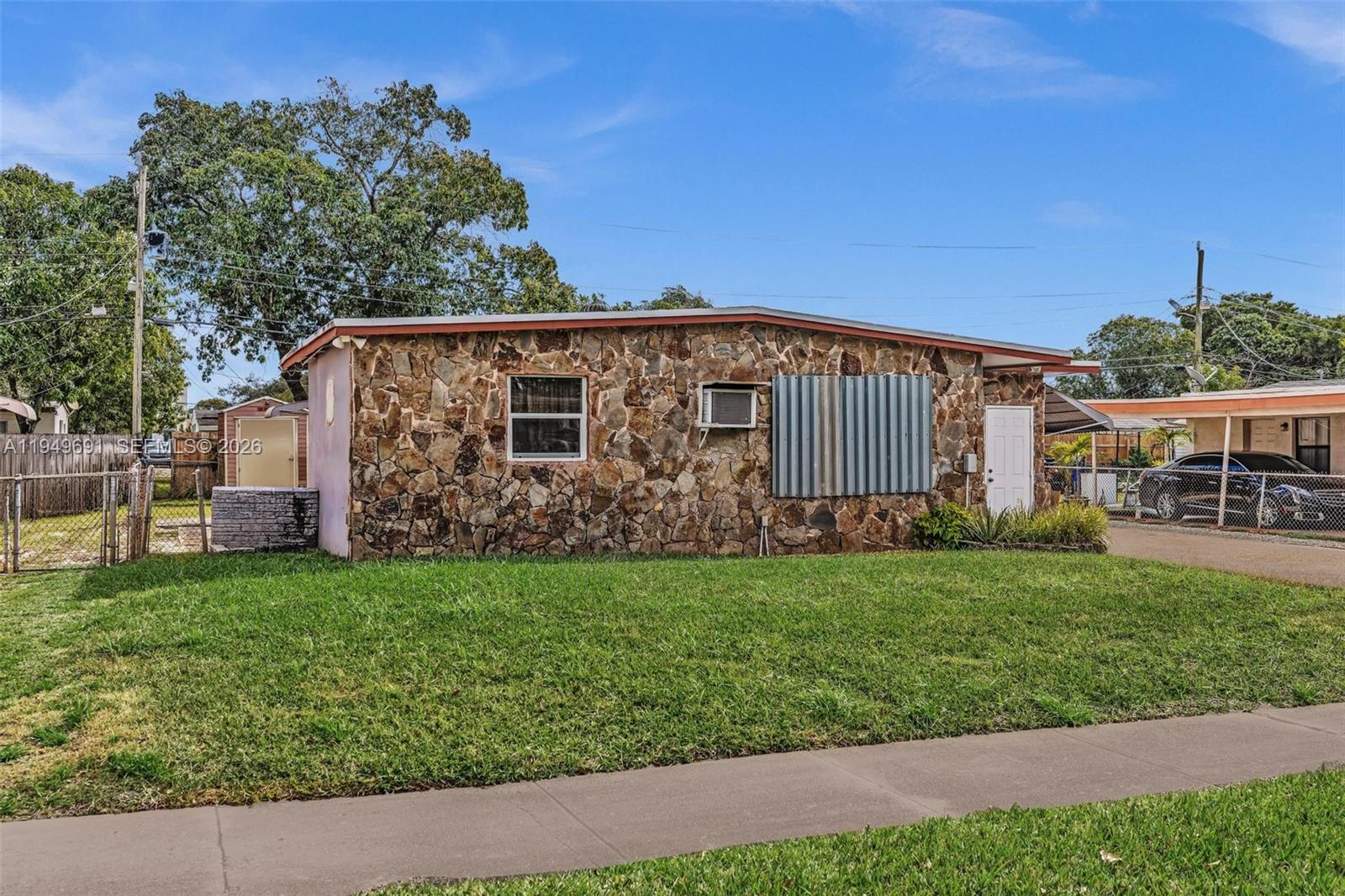 LAUDERDALE MANOR HOMESITE - Residential