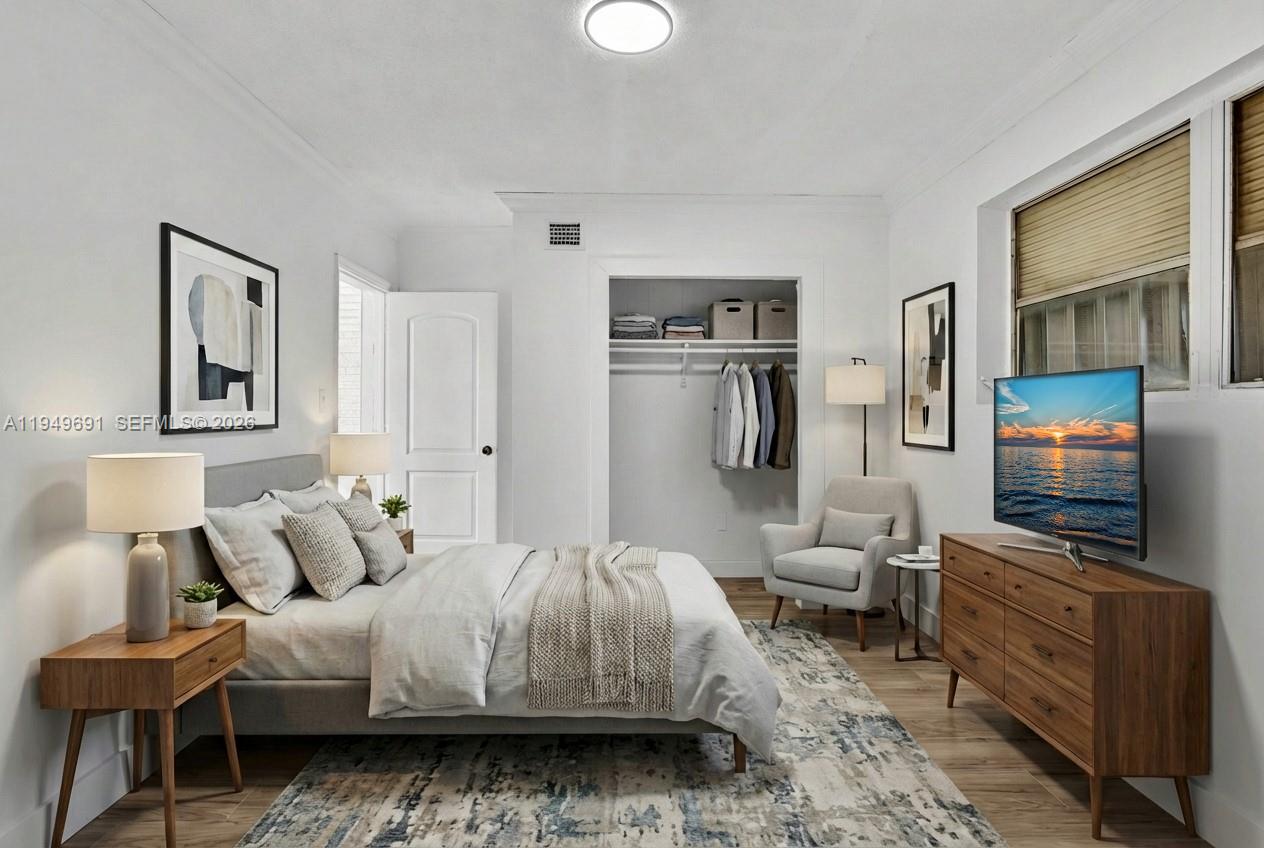 LAUDERDALE MANOR HOMESITE - Residential